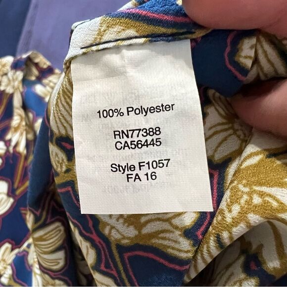 J. Crew Drapey scoopneck short sleeve top in navy floral, size 00 - Picture 5 of 5